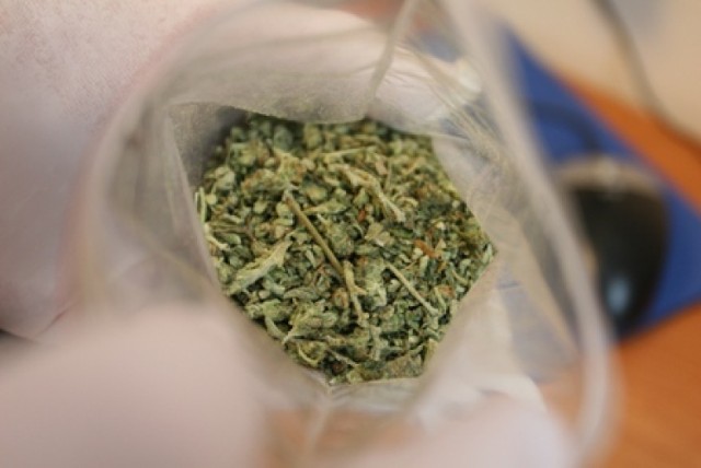 70 gramów marihuany ujawnili lubelscy policjanci podczas kontroli bmw przy ul. Budrysów w Lublinie. Z takiej ilości zabezpieczonego suszu można sporządzić 140 porcji dealerskich o wartości blisko 3 tys. zł