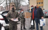 Malbork. Do seniorów trafiły paczki w ramach akcji "Kombat-Pak" oraz pakiety od "Głosu Seniora"