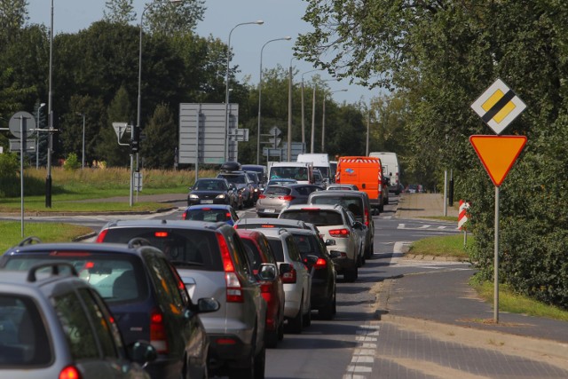 W 2019 roku Poznań wyda ponad miliard zł na inwestycje. Najwięcej pieniędzy władze miasta chcą przeznaczyć na drogi i komunikację zbiorową. Sprawdź, jakie inwestycje będą w stolicy Wielkopolski realizowane w przyszłym roku.

Najważniejszą inwestycją jet budowa tramwaju na Naramowice. W projekcie budżetu na 2019 rok przeznaczono na ten cel 35,3 mln zł. Całość inwestycji prowadzonej do 2022 roku ma kosztować 433 mln zł. 

Przejdź dalej --->