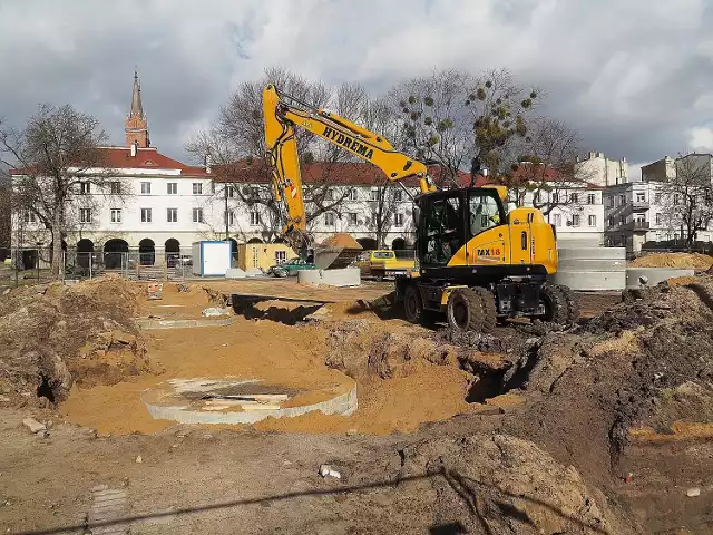 Zaczął się od dawna oczekiwany remont Starego Rynku w Łodzi.