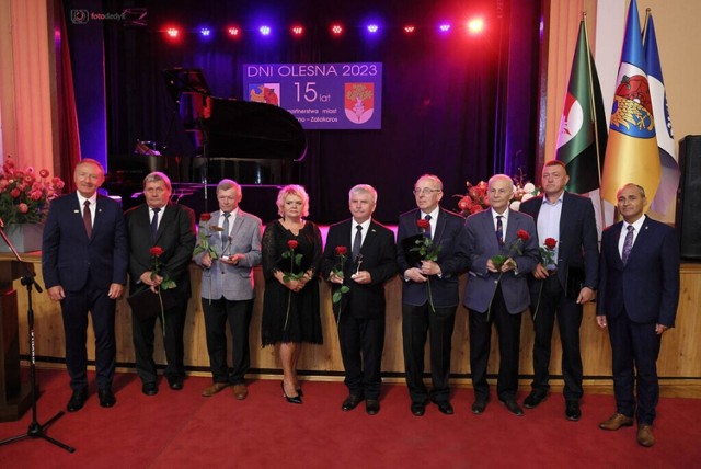 Nagrody Róże Olesna  i odznaczenia Zasłużony dla Ziemi Oleskiej wręczono na uroczystej sesji rady miejskiej podczas Dni Olesna 223.