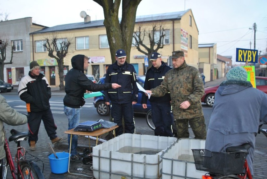 Bełchatów: policja skontrolowała punkty sprzedaży ryb