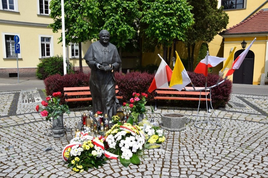 Kościan. Samorządowcy uczcili 100 rocznicę urodzin Karola Wojtyły