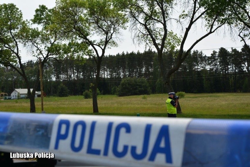 Policjanci ruchu drogowego chcąc ograniczyć liczbę wypadków,...