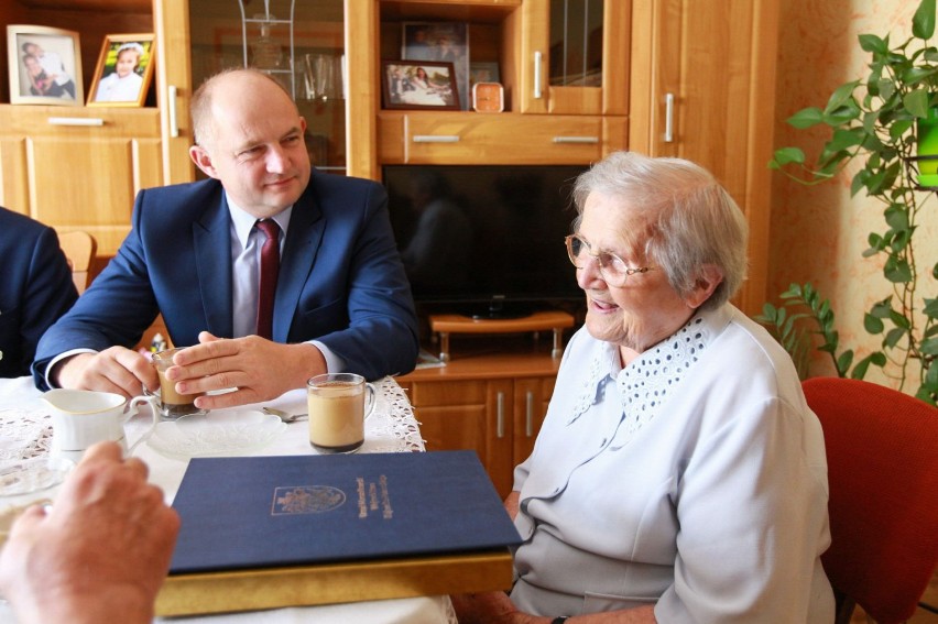 Urząd Marszałkowski uhonorował osoby urodzone w 1918 roku i wcześniej w województwie kujawsko-pomorskim [zdjęcia]