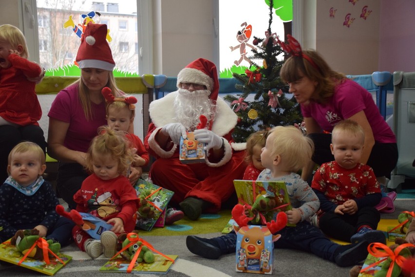 Święty Mikołaj odwiedził dzieci ze żłobka miejskiego w Obornikach [ZDJĘCIA]