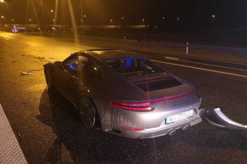 Jechał za szybko autostradą. Porsche do kasacji [zdjęcia]