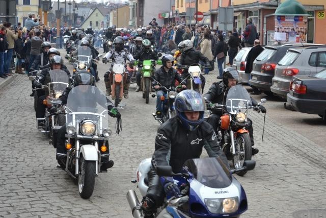 Rozpoczęcie sezonu motocyklowego. Najpierw modlitwa i święcenie, a później parada ulicami Bytowa