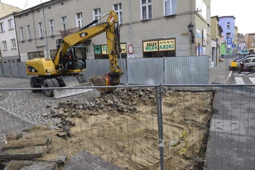 KOŚCIAN. Rewitalizacja ul. Wrocławskiej i Rynku rozpoczęta. Prace potrwają kilka miesięcy [ZDJĘCIA] 