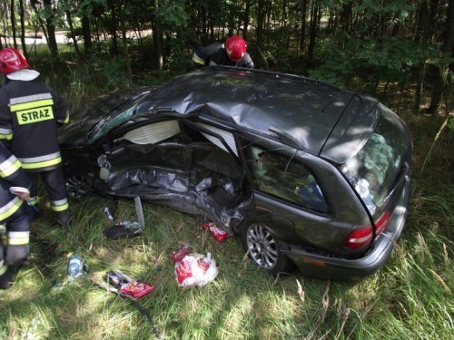 Wypadek w Antoninie. Zderzyły się volvo i volkswagen