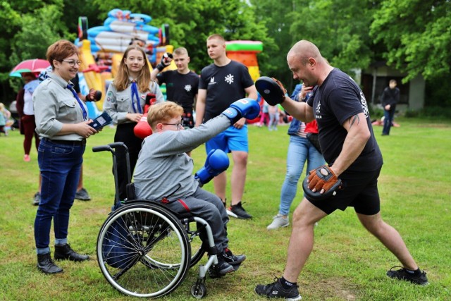 Podczas festynu w Świętej Katarzynie uczestnicy spotkali się między innymi ze sportowcami z Akademii Holistycznej.