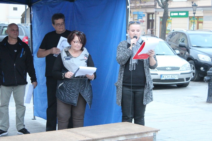 Czarny protest w Oświęcimiu [ZDJĘCIA, WIDEO]