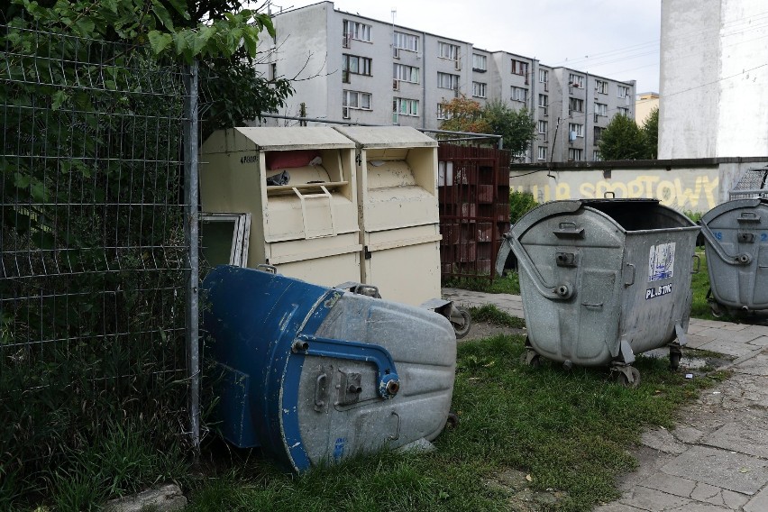 Problem ze śmieciami na osiedlu Wolności w Piotrkowie