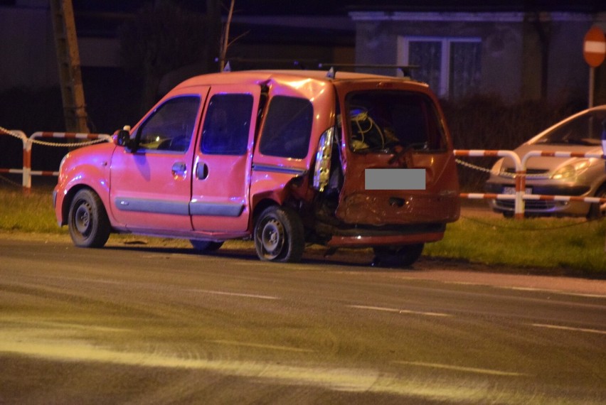 Gniezno. Wypadek na skrzyżowaniu ulic Poznańskiej i Kiszkowskiej. Jedna osoba jest poszkodowana