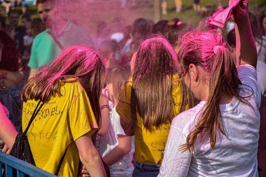 Dni Kwidzyna 2019. Eksplozja kolorów, czyli zabawa z proszkami holi [ZDJĘCIA]