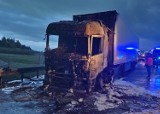 Pożar ciężarówki na S8 pod wiaduktem koło Lubochni. ZDJĘCIA