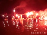 Morsowej tradycji w Starachowicach stało się zadość. Sylwestrowa kąpiel Klubu Wektor. Zobaczcie zdjęcia