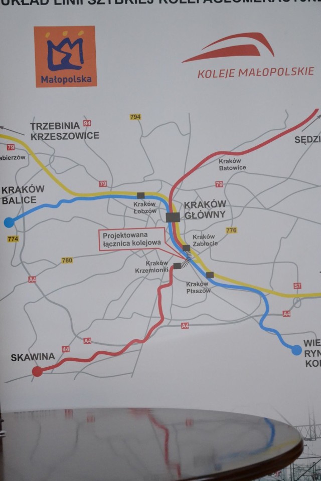 Niebieskim kolorem oznaczona trasa Lotnisko Balice – Wieliczka.