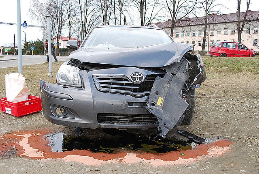 Zderzenie aut w Skołyszynie. Ranne zostały trzy osoby