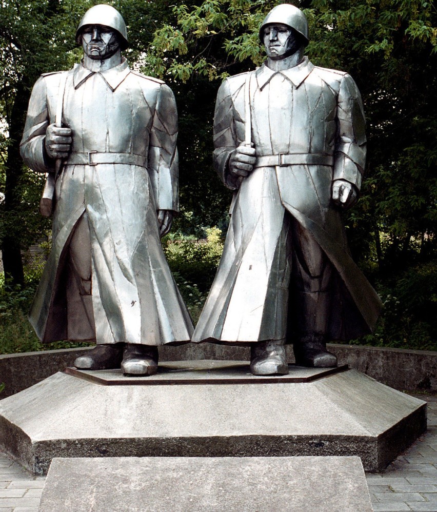 W Dąbrowie Górniczej w dzielnicy Łosień znajduje się pomnik...