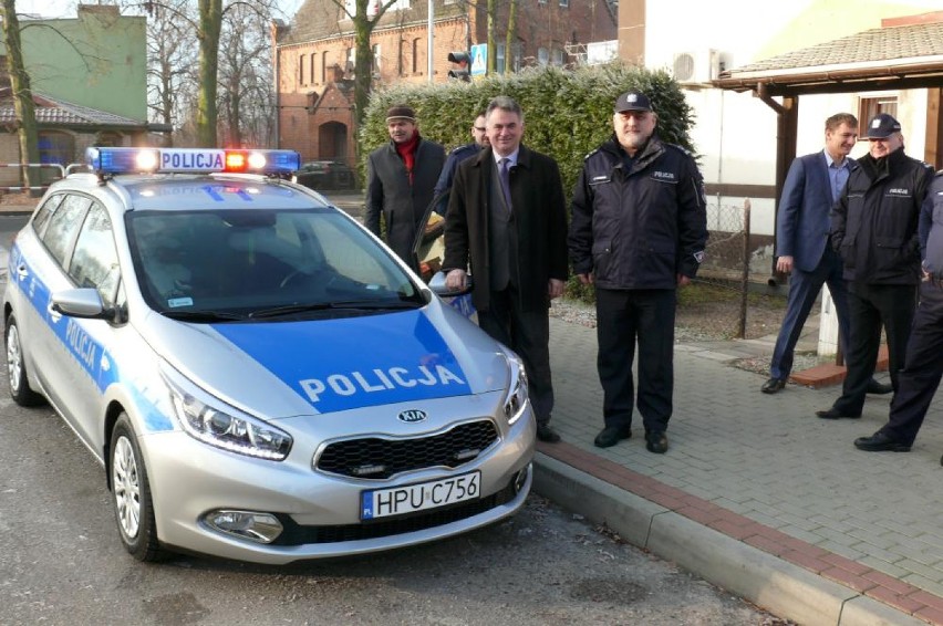 Policja w Margoninie dostała dwa nowe radiowozy