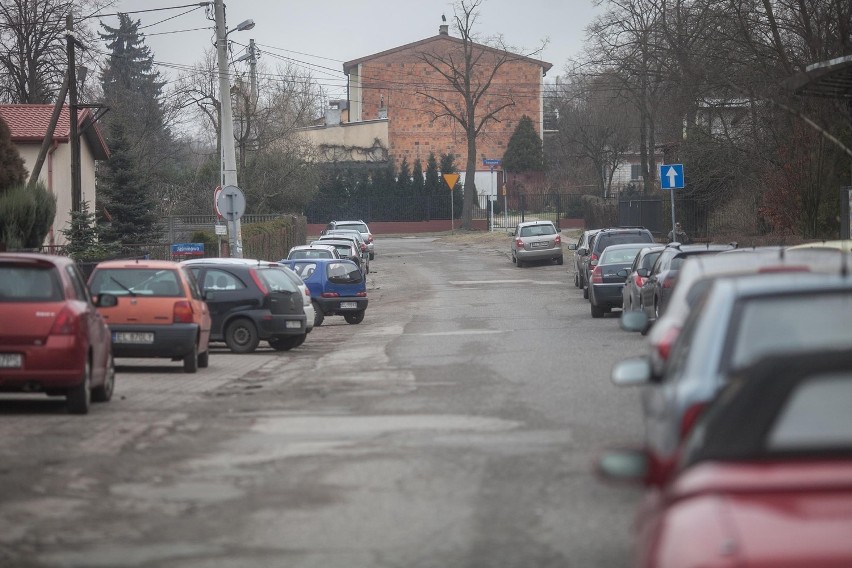 Remonty dróg gruntowych w Łodzi. Asfalt lub kostka na 21 ulicach [ZDJĘCIA]