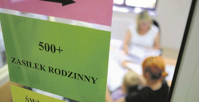 Większość niesłusznie pobranych pieniędzy rządowego programu dotyczy świadczenia na pierwsze dziecko