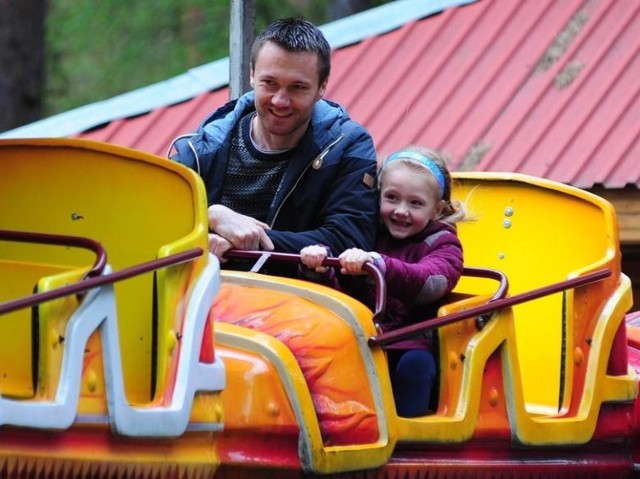 Bydgoski Leśny Park Kultury i Wypoczynku wypełniony jest atrakcjami. Jedną z nich jest lunapark. Znajdują się w nim między innymi park linowy, plac zabaw z gigantycznym zamkiem, urządzenia do fitnessu na świeżym powietrzu, karuzele i urządzenia zabawowe.

>> Najświeższe informacje z regionu, zdjęcia, wideo tylko na www.pomorska.pl 