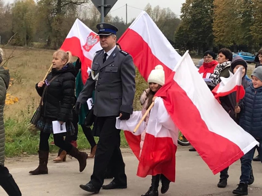 Mikoszewo. Mieszkańcy świętowali 101. rocznicę odzyskania przez Polskę niepodległości [ZDJĘCIA]