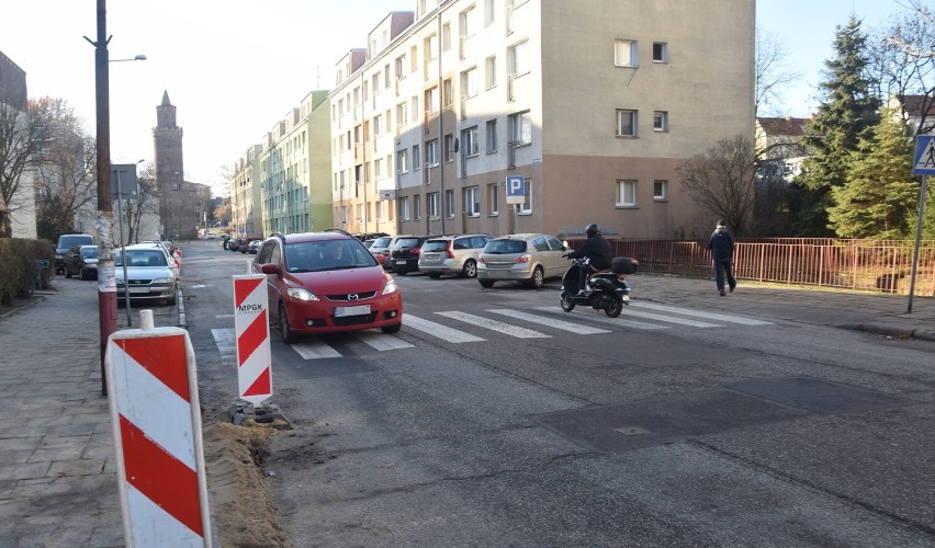 Ulica Krzywoustego na Starym Mieśćie w Stargardzie biegnie...