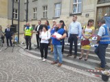 Pikieta pracowników budżetówki przed Urzędem Wojewódzkim w Katowicach. Domagali się podwyżek