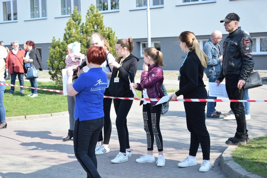 Biegi. W pierwszą sobotę kwietnia ubiegłego roku odbył się XI Papieski Bieg Przełajowy im. Św. Jana Pawła II. Obejrzyjcie zdjęcia