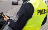 W Grodkowie pijany 32-latek uciekał policjantom. Szaleńczą jazdę zakończył w rowie