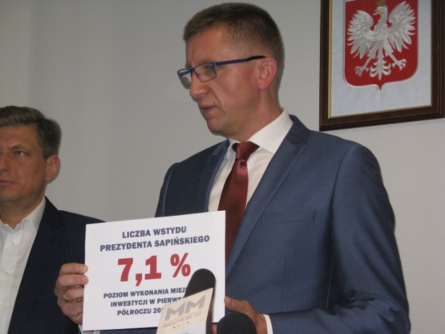 Dariusz Grodziński prezentuje "liczbę wstydu" prezydenta Kalisza