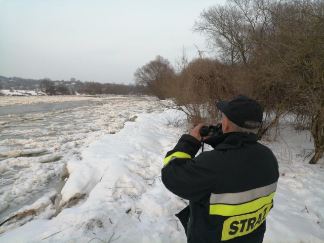 Poprawia się stan Sanu koło Przemyśla. Rzeka jest stale monitorowana przez druhów z OSP Wapowce.