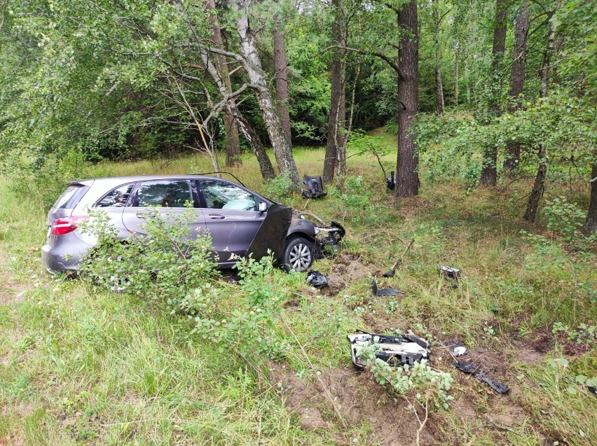 Groźny wypadek w Jonkach w gminie Konarzyny. Zderzenie dwóch samochodów, trzy osoby poszkodowane!