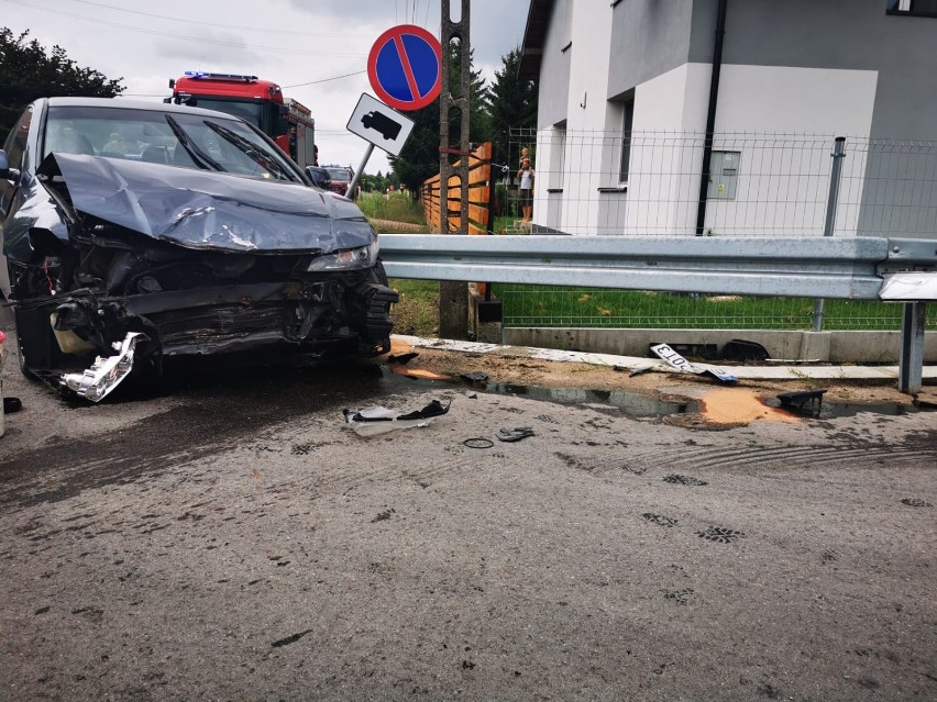 Wypadek w Opiesinie pod Zduńską Wolą. Zderzyły się dwa auta ZDJĘCIA