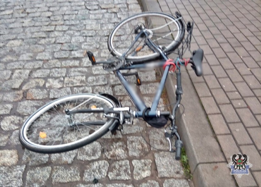 Wałbrzych: Poważny wypadek! Ciężko ranny rowerzysta trafił do szpitala!