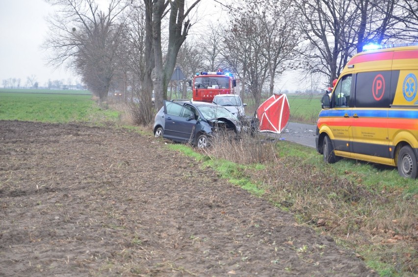 Tragiczny wypadek między Niechanowem a Żydowem. Jedna osoba zmarła na miejscu, po drugą przyleciał śmigłowiec LPR