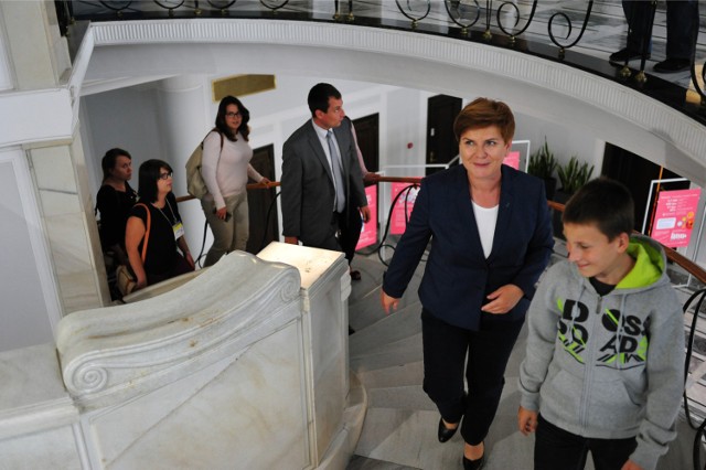 Beata Szydło w Muzeum Powstania Warszawskiego razem z dziećmi z Kęt