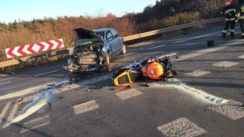 Wypadek w Obornikach. Zderzenie samochodu z motocyklem