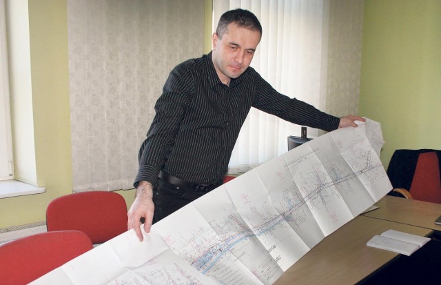 Naczelnik Tomasz Rzepka z projektem przebudowy