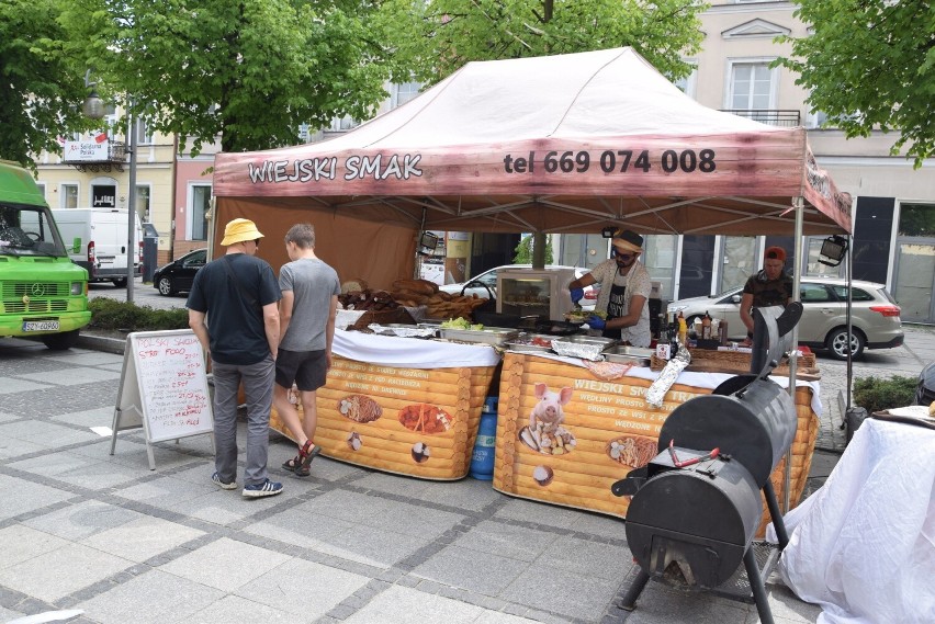 Wiosenny Zlot Food Trucków w alei NMP w Częstochowie...