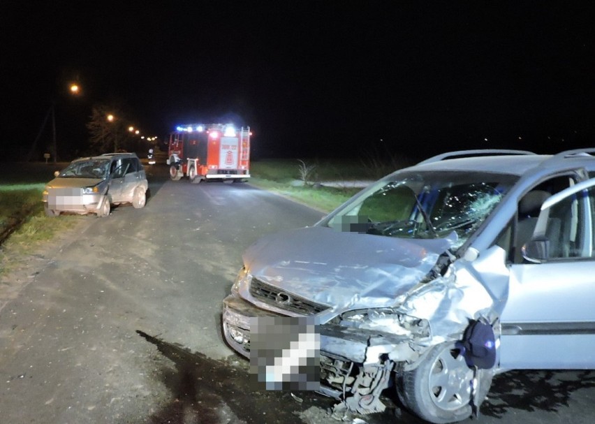 Wypadek w gminie Izbica Kujawska. Kierowcy trafili do szpitala we Włocławku [zdjęcia]