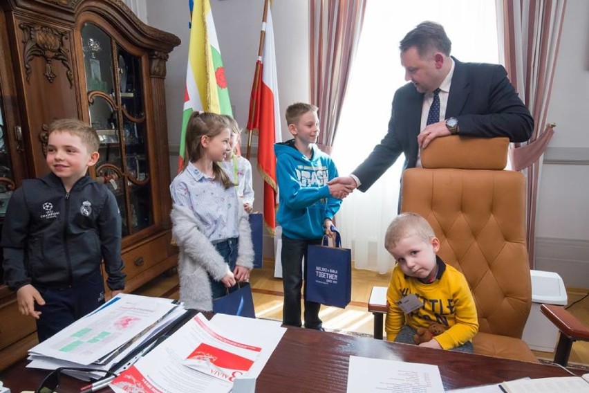 Dzieci podczas strajku nauczycieli zjawiły się w gabinecie prezydenta Bielska-Białej [ZDJĘCIA] 