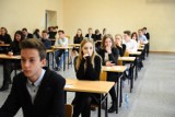 Trwa egzamin gimnazjalny. Dzisiaj uczniowie piszą testy z części humanistycznej (ZDJĘCIA)
