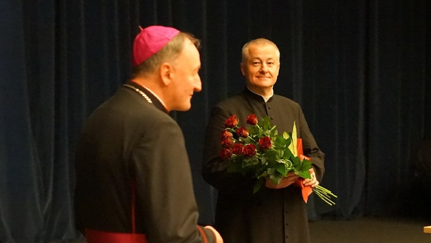 Decyzję Stolicy Apostolskiej o nominacji ks. Artura Ważnego...