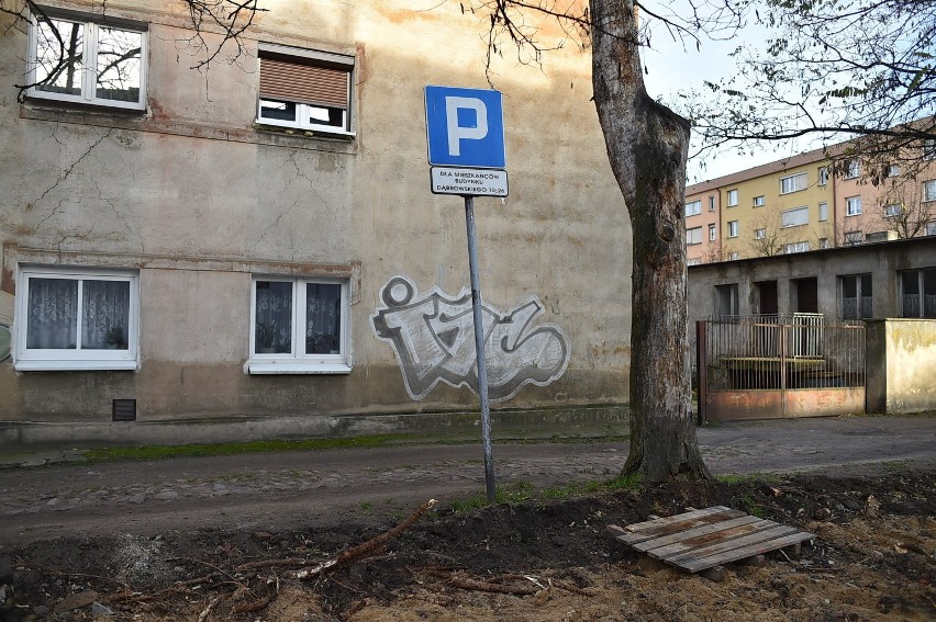 Leszno. Budują nowy parking między Dąbrowskiego a Królowej Jadwigi [ZDJĘCIA]