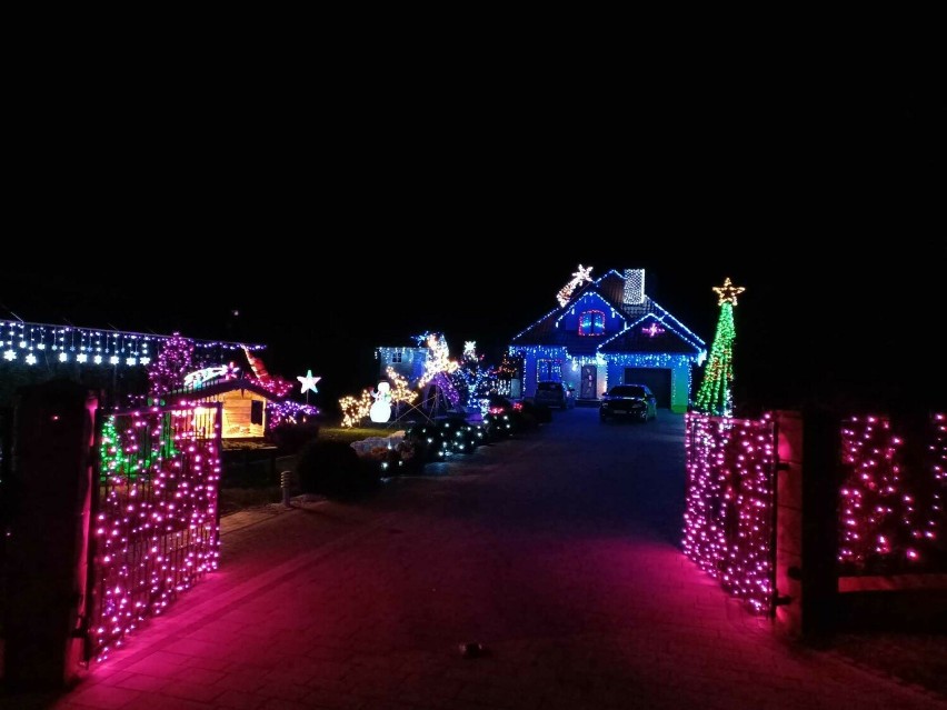 Dom w miejscowości Święte koło Radymna zdobi ponad 60 tysięcy światełek [ZDJĘCIA]