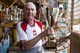 Ma 86 lat, 150 tys. kilometrów w nogach i balkon pełen nagród. Tadeusz Andrzejewski to biegacz, któremu energii zazdroszczą młodzi ludzie